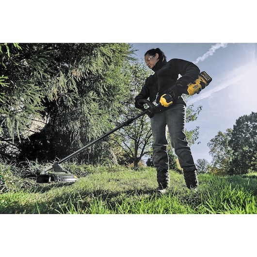 DEWALT tools in use outdoors; DCZ65713X1-XE and DCMAS5713N SKUs shown for Photography category.